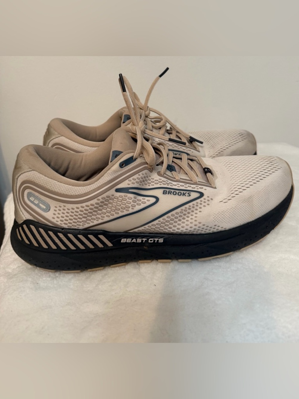 Brooks Size 10.5 Beast GTS 23 Wide Chateau Grey Blue